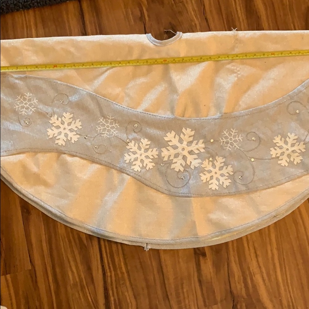 Tree Skirt - Picture 3 of 4